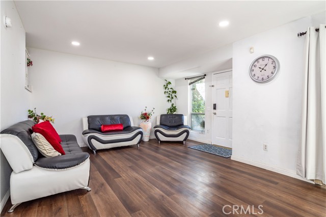 Detail Gallery Image 11 of 34 For 10125 De Soto #45,  Chatsworth,  CA 91311 - 3 Beds | 3 Baths