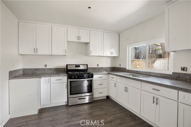 1003 W Myrtle Street, Santa Ana CA: https://media.crmls.org/medias/bfd0a354-2994-4491-aea7-246e99cb7c53.jpg