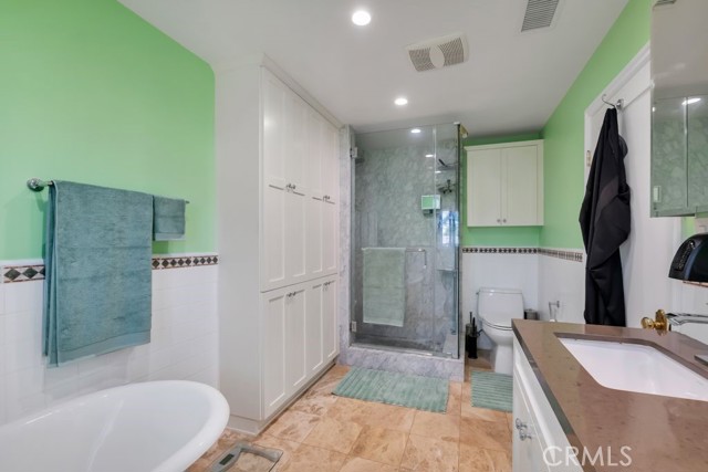 5858 Abernathy Drive, Los Angeles CA: https://media.crmls.org/medias/bfd111e1-3c1c-4a11-bba9-964068348f24.jpg