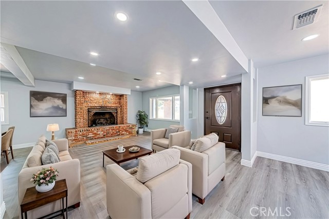 Detail Gallery Image 6 of 39 For 5334 S Victoria Ave, Los Angeles,  CA 90043 - 4 Beds | 3 Baths