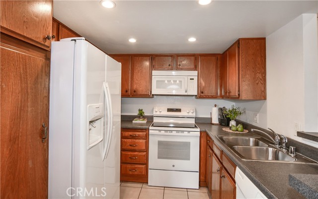 887 W 34th, Long Beach CA: https://media.crmls.org/medias/bfd1727b-970a-4705-8312-2478e24b290a.jpg