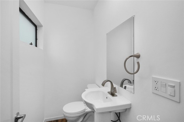 Detail Gallery Image 3 of 17 For 4136 1/4 Normal Ave #1/4,  Los Angeles,  CA 90029 - 2 Beds | 2 Baths