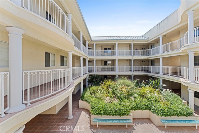 530 W Stocker Street, Glendale CA: https://media.crmls.org/medias/bfd1db09-f539-4813-98d9-b821ad41ba4b.jpg