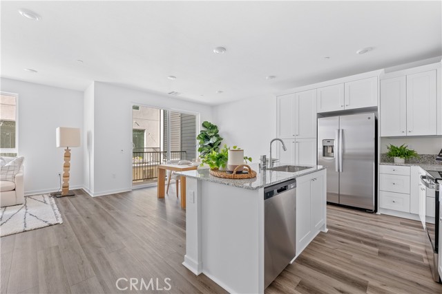 Detail Gallery Image 13 of 25 For 9429 N Sepulveda Blvd. #3,  North Hills,  CA 91343 - 2 Beds | 2/1 Baths