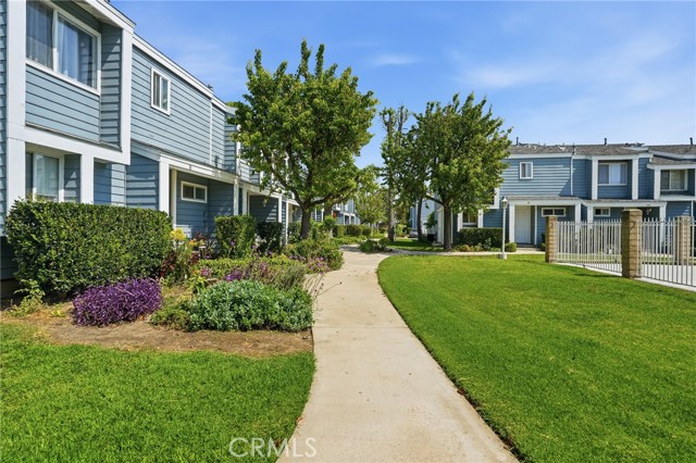 Detail Gallery Image 2 of 37 For 15735 Nordhoff St #11,  North Hills,  CA 91343 - 3 Beds | 3 Baths