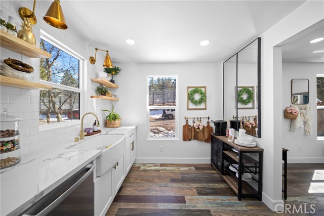 Detail Gallery Image 4 of 22 For 27584 Weirwood Dr, Lake Arrowhead,  CA 92326 - 2 Beds | 1 Baths