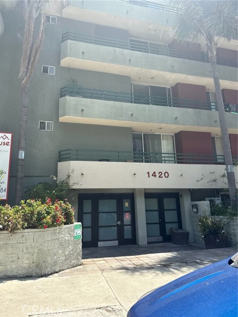 Detail Gallery Image 2 of 7 For 1420 N Sierra Bonita, Los Angeles,  CA 90046 - 2 Beds | 2 Baths