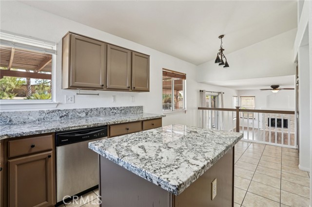 4644 Starstone Court, Palmdale CA: https://media.crmls.org/medias/bfd393ee-63a5-4df7-bd44-15b914bffaf7.jpg