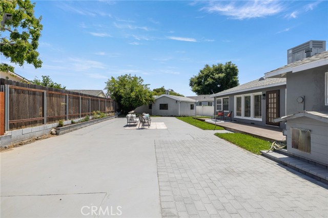 11012 Montgomery Avenue, Granada Hills CA: https://media.crmls.org/medias/bfd41dc2-b19f-4c2d-84d2-d3d564045d22.jpg