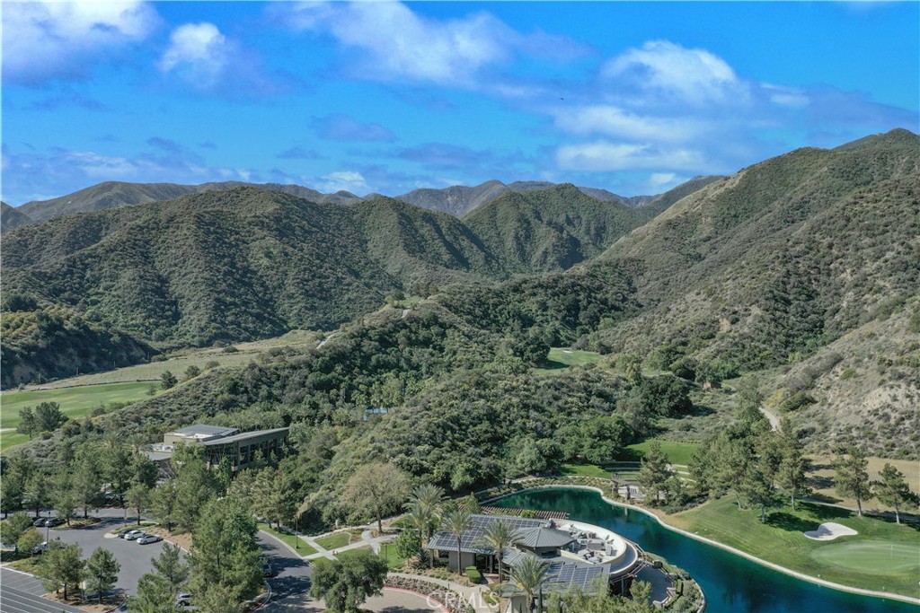 https://media.crmls.org/medias/bfd4218d-d2c2-44d1-b06e-37a976bdef5d.jpg?preset=X-Large