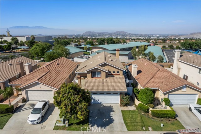 815 Autumn Lane, Corona CA: https://media.crmls.org/medias/bfd542a4-845f-479a-a445-98c1ebef1829.jpg