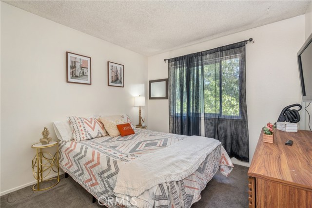 6858 John Dr, Jurupa Valley CA: https://media.crmls.org/medias/bfd5eb21-bf17-48b7-b9db-e0350bc6db58.jpg