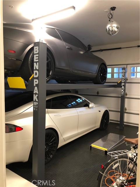 Garage with lift for a 3rd car