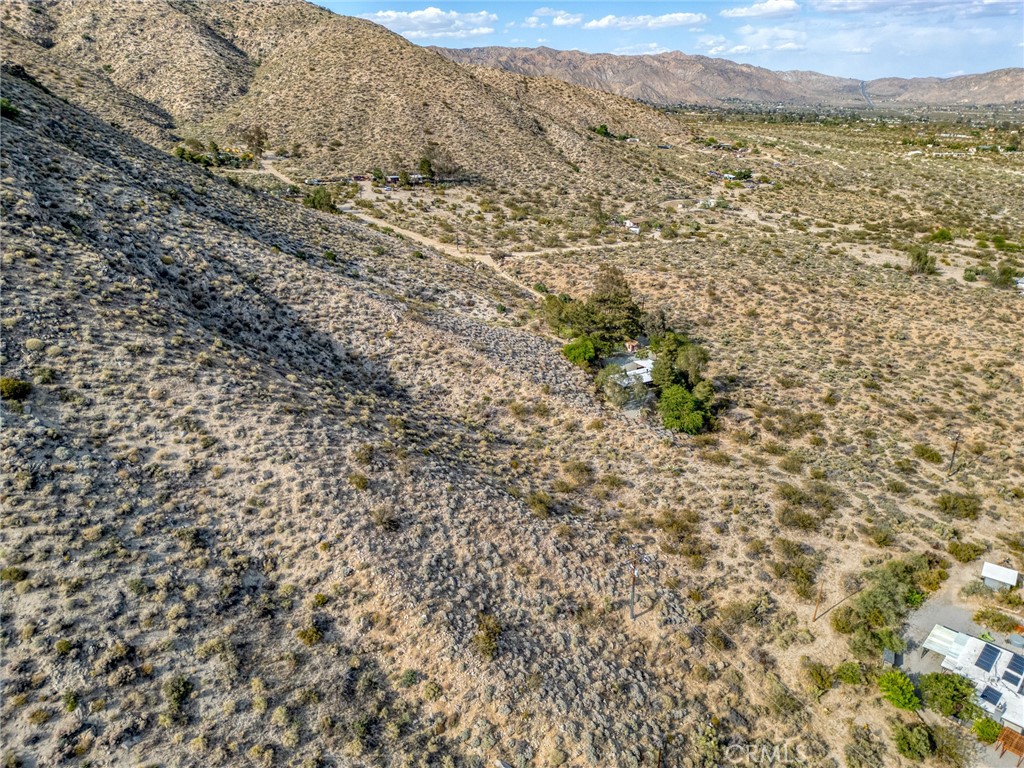 https://media.crmls.org/medias/bfd707d9-85c4-4c59-a2d3-7cb0fede5fbc.jpg?preset=X-Large