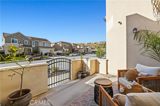 Detail Gallery Image 2 of 57 For 28618 Bloom, Saugus,  CA 91350 - 5 Beds | 4/1 Baths