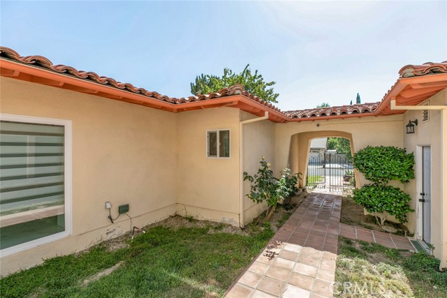 12410 Mclennan Avenue, Granada Hills CA: https://media.crmls.org/medias/bfd7b480-dea3-4bcb-8ea6-0cba2ec5905a.jpg