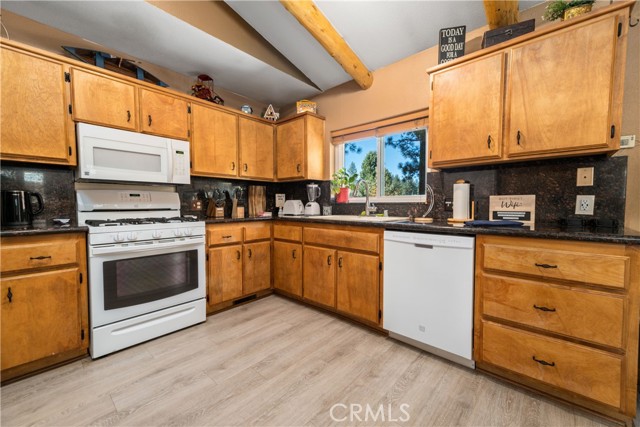 Detail Gallery Image 15 of 40 For 42106 Snowmass Ln, Big Bear Lake,  CA 92315 - 3 Beds | 2 Baths