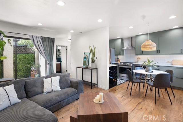 Detail Gallery Image 2 of 26 For 9210 Van Nuys Bld #21,  Panorama City,  CA 91402 - 2 Beds | 1/1 Baths