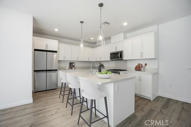 Detail Gallery Image 9 of 32 For 2392 Haley Point Drive #103,  Ventura,  CA 93003 - 2 Beds | 2/1 Baths