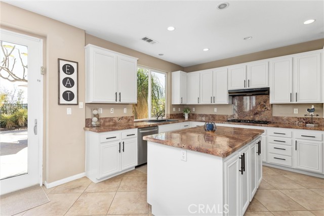 Detail Gallery Image 11 of 48 For 33741 Mckenny, Yucaipa,  CA 92399 - 5 Beds | 4 Baths