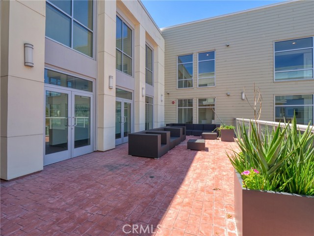 56 E Duarte Road, Arcadia CA: https://media.crmls.org/medias/bfd9d6ae-3cbf-467a-87e9-ef225d9955d3.jpg