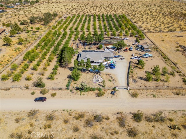 Detail Gallery Image 2 of 14 For 9425 Banta Rd, Lucerne Valley,  CA 92356 - 4 Beds | 2 Baths