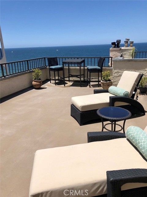 555 Esplanade, Redondo Beach CA: https://media.crmls.org/medias/bfdb2f67-8f8d-44cf-9427-5fdd41202e0f.jpg