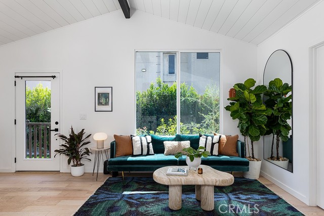 1215 N Avenue 56, Los Angeles CA: https://media.crmls.org/medias/bfdb63e8-a121-4a54-baff-7fd6f16806fa.jpg