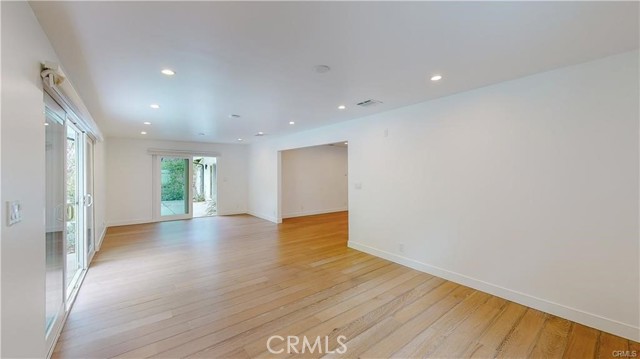 Detail Gallery Image 21 of 50 For 3119 Mesa Verde Dr, Burbank,  CA 91504 - 4 Beds | 3 Baths