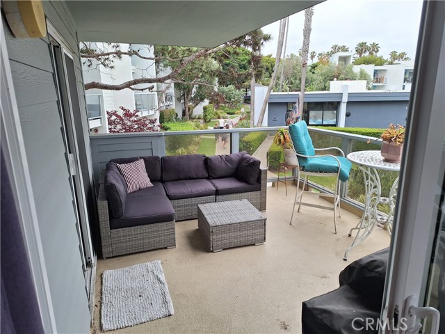 Detail Gallery Image 4 of 12 For 250 the Village #113,  Redondo Beach,  CA 90277 - 1 Beds | 1 Baths