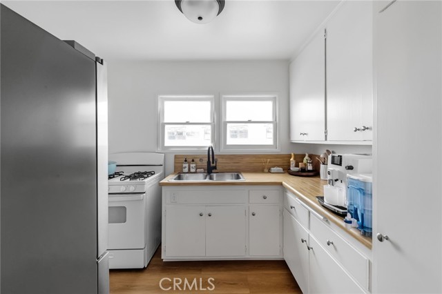 2468 Silverstrand Avenue, Hermosa Beach CA: https://media.crmls.org/medias/bfdc1836-fd73-48f4-8ebd-0e9b8a8c51bb.jpg