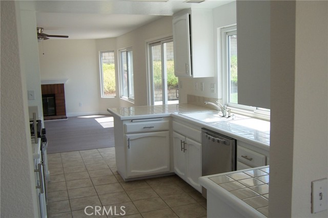 Detail Gallery Image 8 of 12 For 6385 N Azalea Ave, San Bernardino,  CA 92407 - 4 Beds | 3 Baths