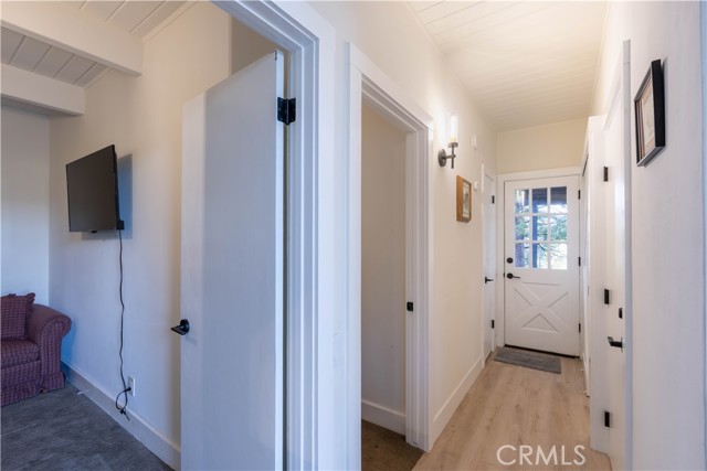 553 Pioneer Road, Lake Arrowhead CA: https://media.crmls.org/medias/bfdcf4f7-caba-4da9-9e0c-036afea6938b.jpg