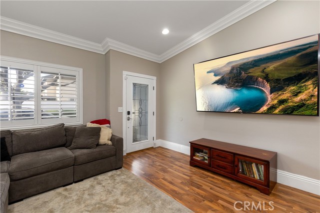 Detail Gallery Image 3 of 31 For 9273 Sierra Vista Cir, Pico Rivera,  CA 90660 - 3 Beds | 2/1 Baths