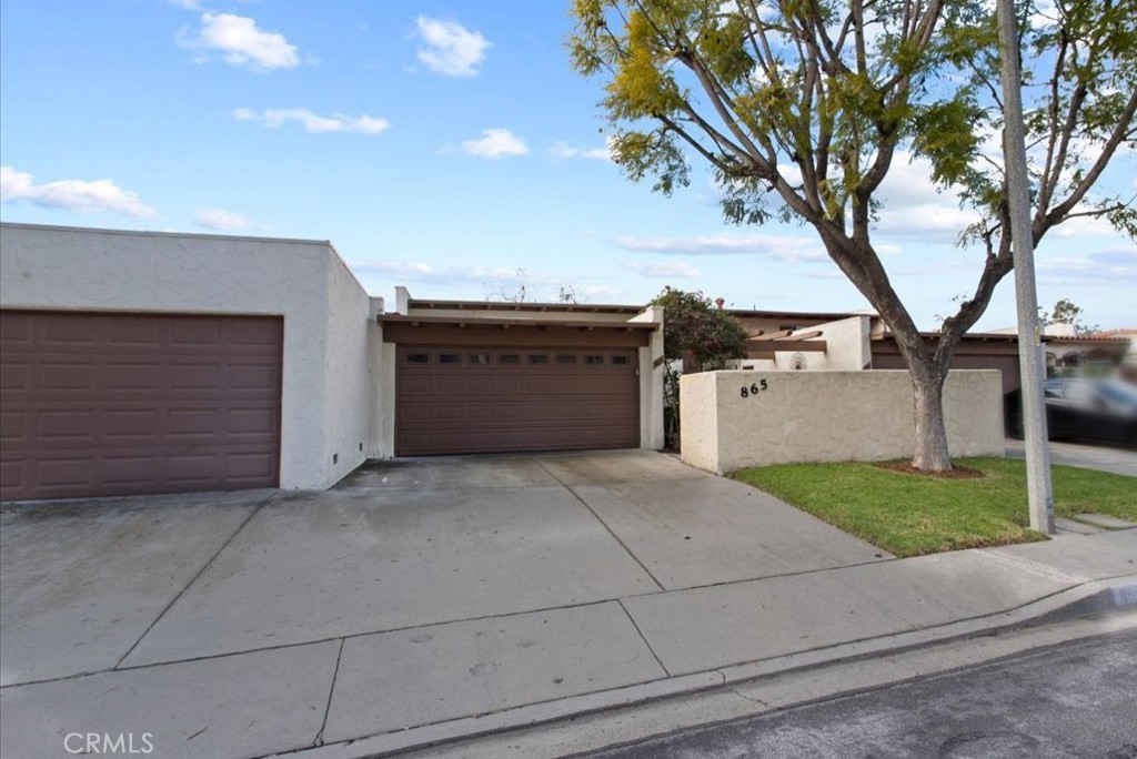 865 Woodlawn Drive