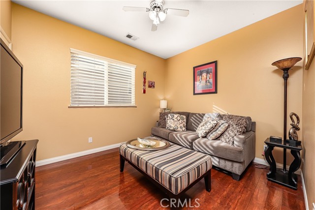 Detail Gallery Image 15 of 21 For 27635 Elkwood Ln, Castaic,  CA 91384 - 4 Beds | 2/1 Baths