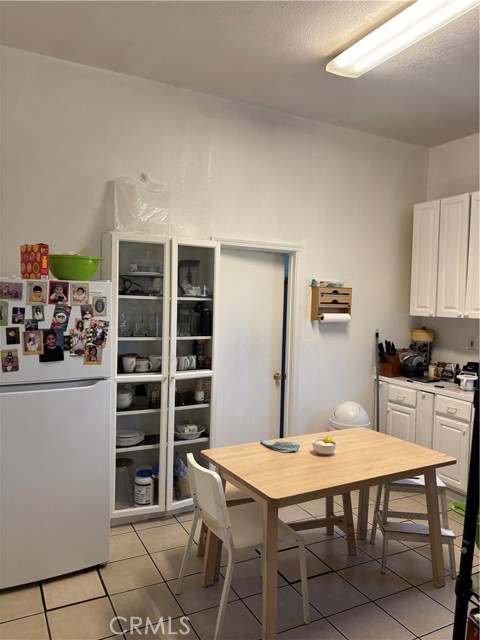 Detail Gallery Image 2 of 5 For 731 Campbell, Oakland,  CA 94607 - 2 Beds | 1 Baths