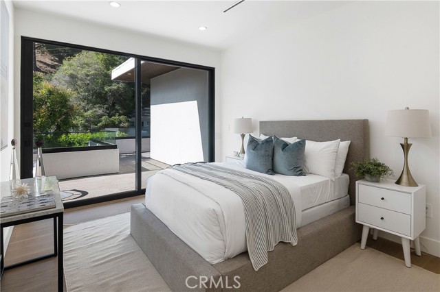 Detail Gallery Image 24 of 46 For 9836 Yoakum Dr, Beverly Hills,  CA 90210 - 5 Beds | 4 Baths