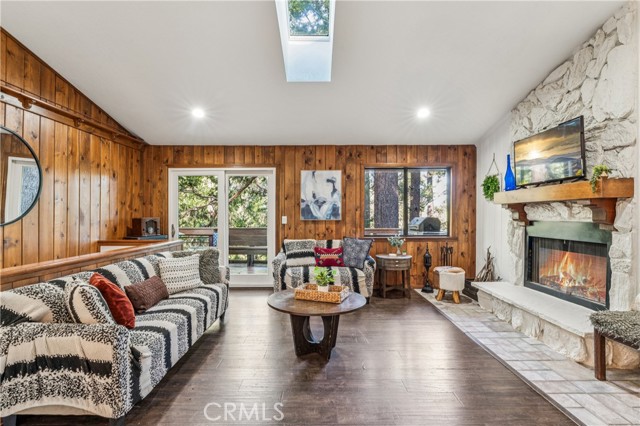 Detail Gallery Image 17 of 46 For 24166 Cresta, Crestline,  CA 92325 - 4 Beds | 3 Baths