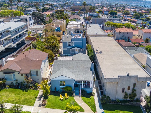 Detail Gallery Image 3 of 57 For 526 Avenue a, Redondo Beach,  CA 90277 - 7 Beds | 5 Baths