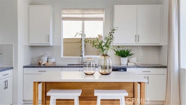 Detail Gallery Image 3 of 27 For 17848 Kinley St, Hesperia,  CA 92345 - 3 Beds | 2 Baths