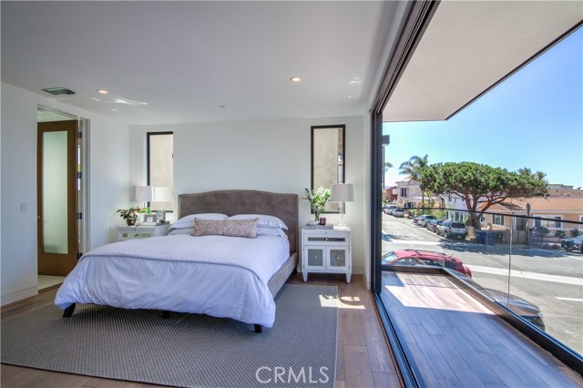 810 Loma Drive, Hermosa Beach, California 90254, 3 Bedrooms Bedrooms, ,3 BathroomsBathrooms,Residential,Sold,Loma,SB22041527