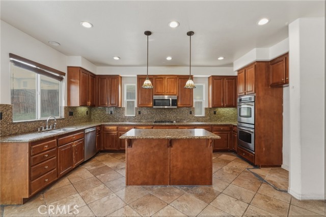 Detail Gallery Image 12 of 46 For 28366 Northmoore Pl, Menifee,  CA 92584 - 5 Beds | 3 Baths