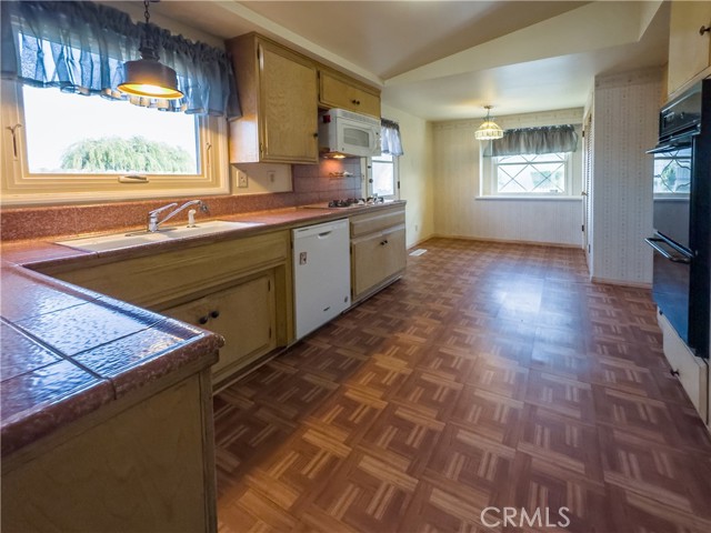 Kitchen and breakfast nook