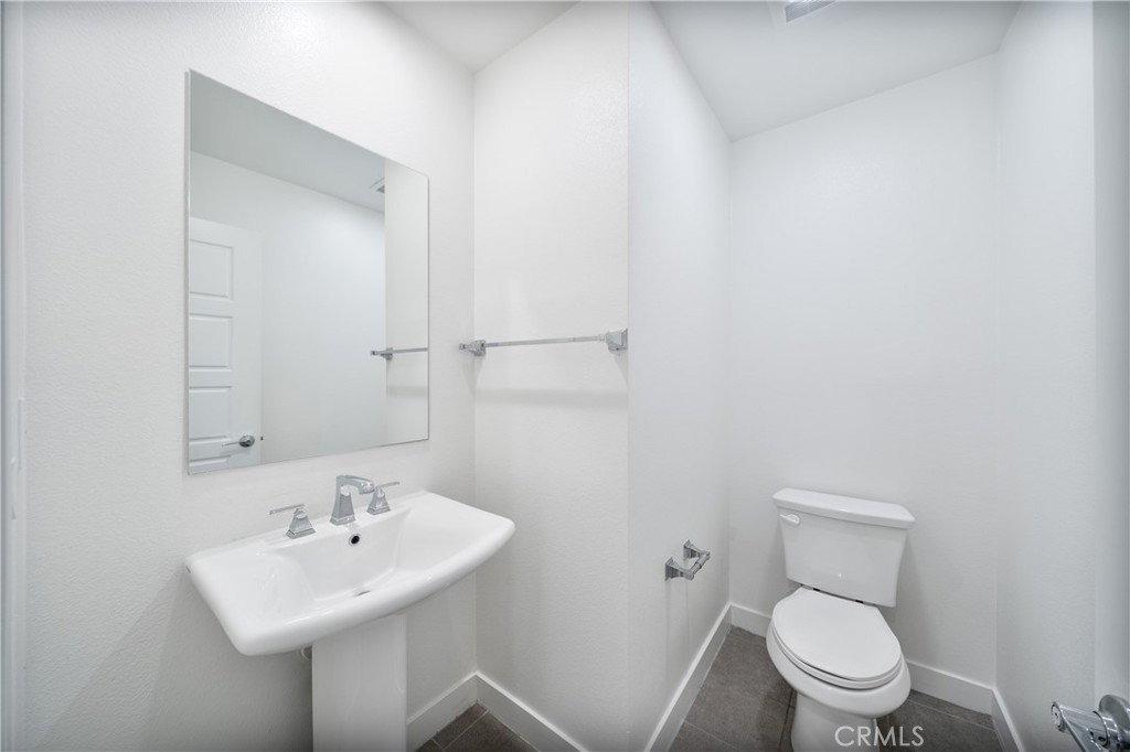 https://media.crmls.org/medias/bfe194d3-9bd9-467d-82bf-1178429df350.jpg?preset=X-Large