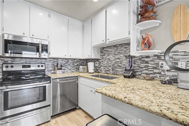 Detail Gallery Image 6 of 30 For 15 15th #22,  Hermosa Beach,  CA 90254 - 2 Beds | 2 Baths