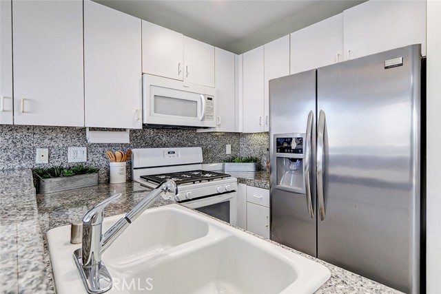 3302 Manhattan Avenue, Manhattan Beach, California 90266, 2 Bedrooms Bedrooms, ,2 BathroomsBathrooms,Residential,Sold,Manhattan,SB23167396