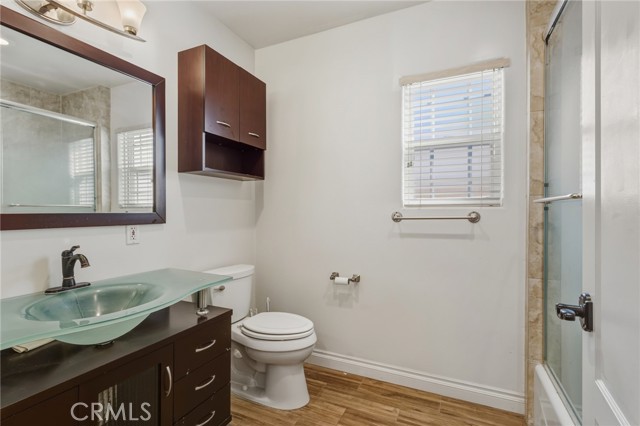 Detail Gallery Image 15 of 31 For 22639 Calvert St #F,  Woodland Hills,  CA 91367 - 1 Beds | 1 Baths