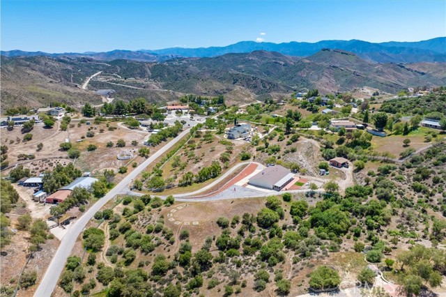 13700 Summit Knoll Road, Agua Dulce CA: https://media.crmls.org/medias/bfe2906e-c37e-4c75-9163-784d6135f176.jpg