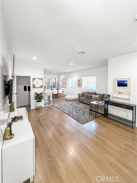 Detail Gallery Image 3 of 45 For 1519 W 37th Pl, Los Angeles,  CA 90018 - 3 Beds | 2/1 Baths